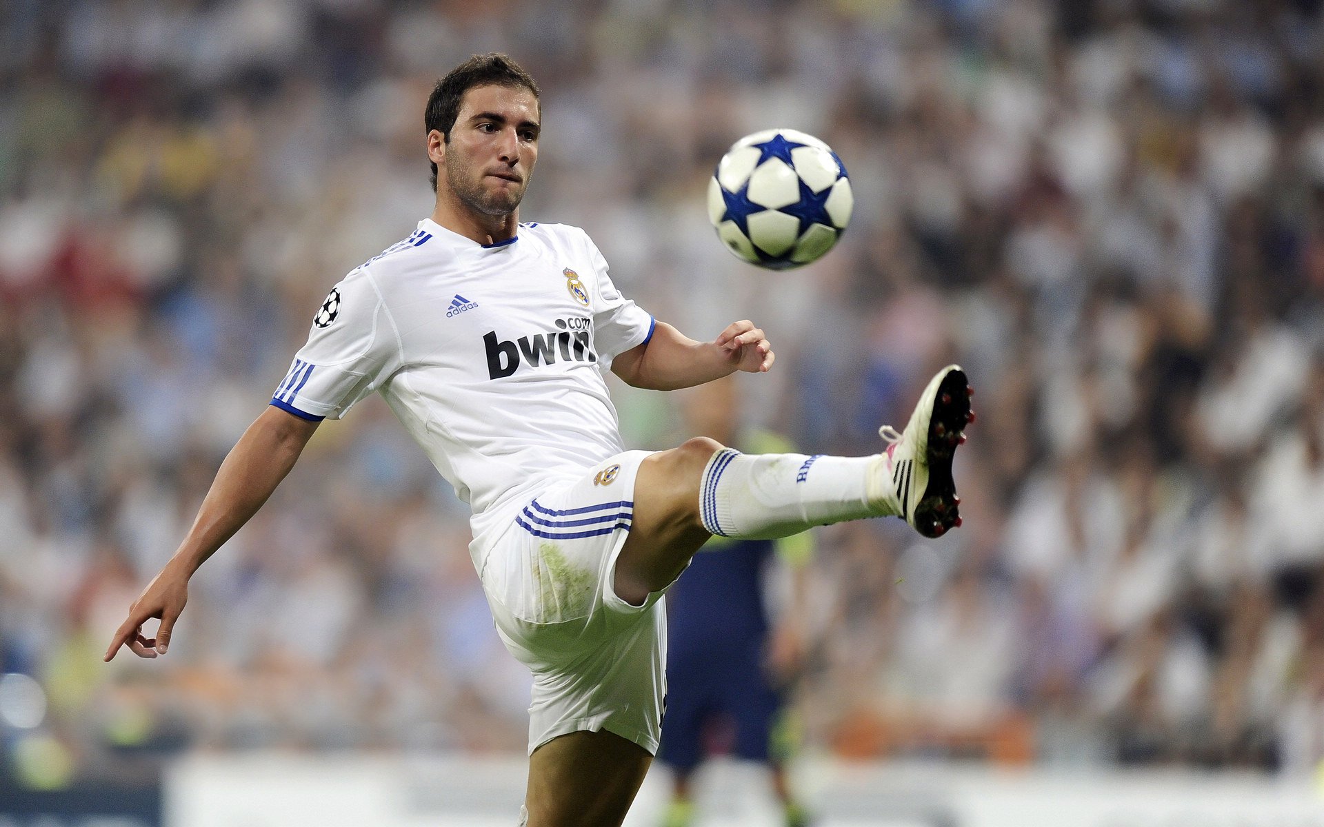 “家长与孩子同跑，牛仔3K亲子跑带来欢乐无限”